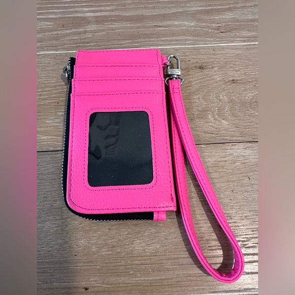 Steve Madden Fuchsia Wristlet with Silver Accents - New without tags - Picture 3 of 5